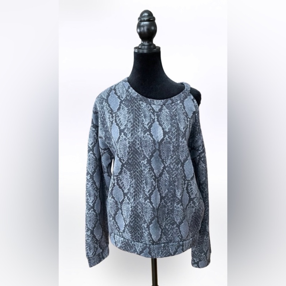 Express: Cold Shoulder Snakeskin Pattern Soft Sweater - XSmall (oversized)